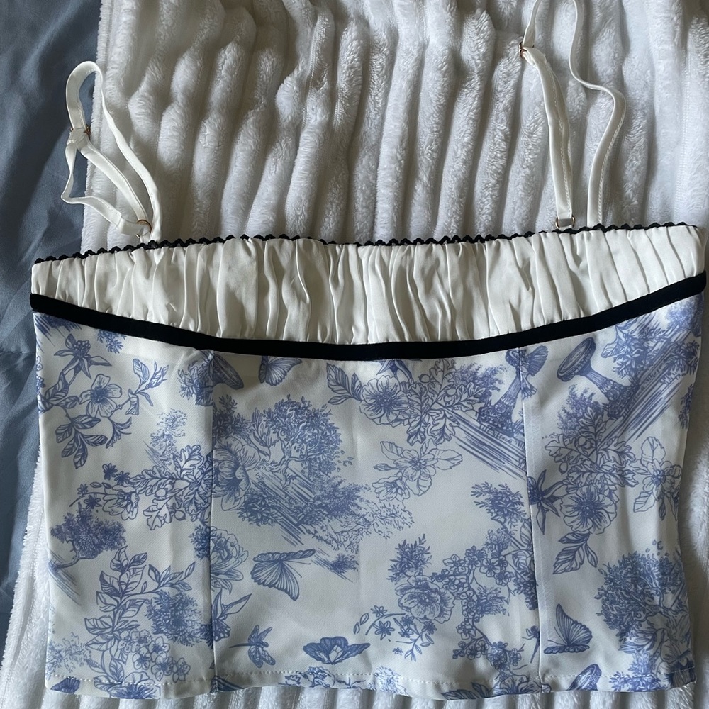 Beginning Boutique Blue Floral Crop Tank